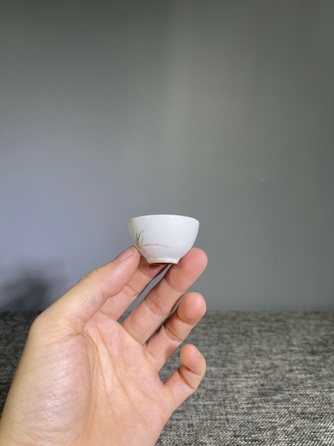 古玩陶瓷清晚期.白釉描金蘭草紋小杯子(不貪杯)拍賣,當前價格0元