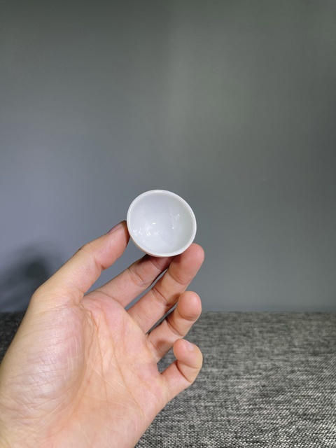 古玩陶瓷清晚期.白釉描金蘭草紋小杯子(不貪杯)拍賣,當前價格0元
