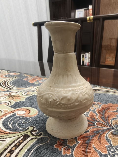 古玩陶瓷青白釉花卉紋盤(pán)口瓶真品鑒賞圖