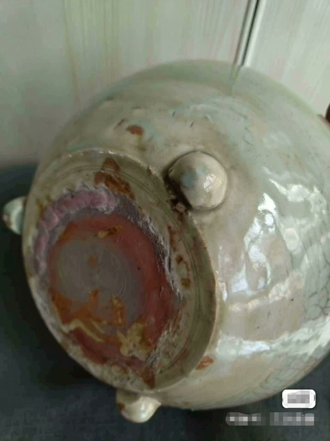 古玩陶瓷龍泉青瓷三足爐真品鑒賞圖