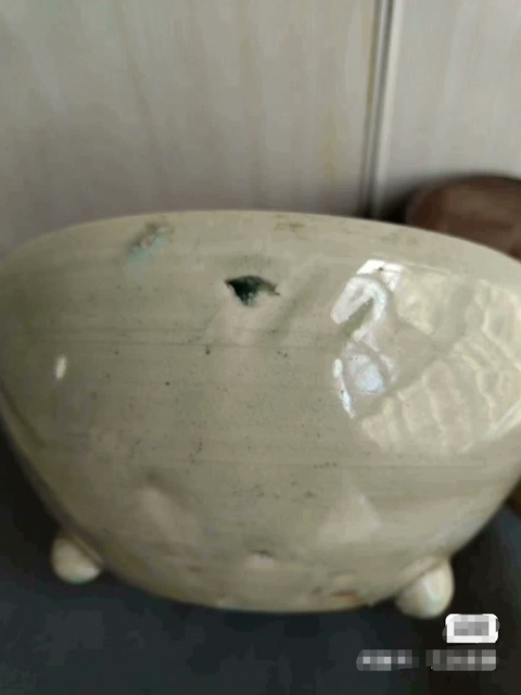 古玩陶瓷龍泉青瓷三足爐真品鑒賞圖