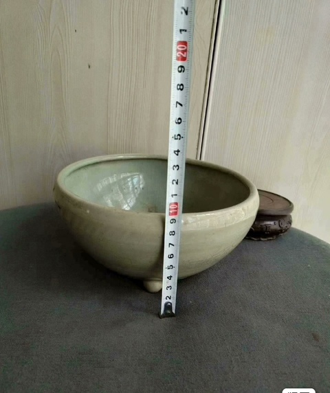 古玩陶瓷龍泉青瓷三足爐真品鑒賞圖