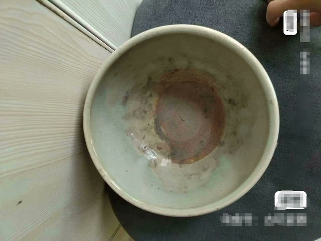 古玩陶瓷龍泉青瓷三足爐真品鑒賞圖