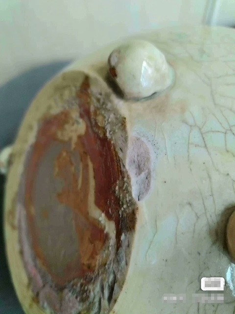 古玩陶瓷龍泉青瓷三足爐真品鑒賞圖