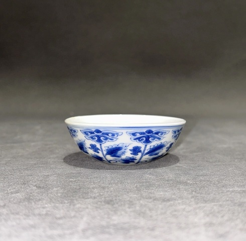 古玩陶瓷青花花卉紋臥足杯真品鑒賞圖