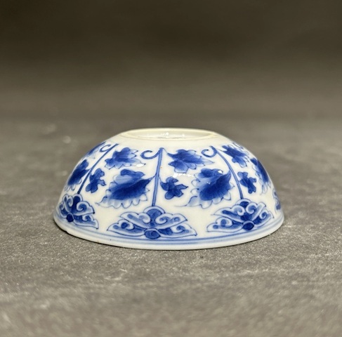 古玩陶瓷青花花卉紋臥足杯真品鑒賞圖