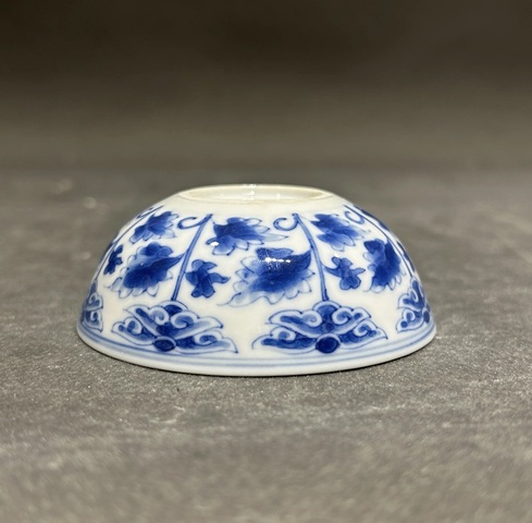 古玩陶瓷青花花卉紋臥足杯真品鑒賞圖