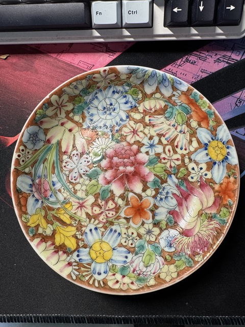 古玩陶瓷百花不落地粉彩盤真品鑒賞圖