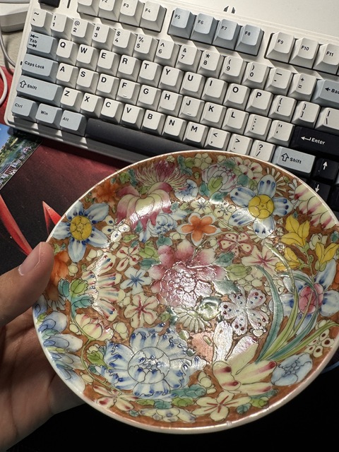 古玩陶瓷百花不落地粉彩盤真品鑒賞圖