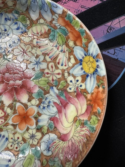 古玩陶瓷百花不落地粉彩盤真品鑒賞圖