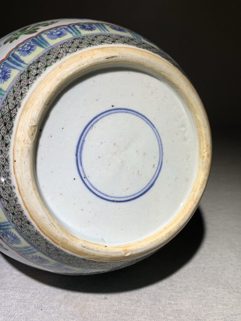 古玩陶瓷花卉紋青花加彩罐真品鑒賞圖
