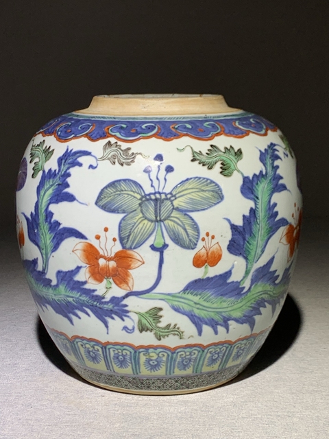 古玩陶瓷花卉紋青花加彩罐真品鑒賞圖