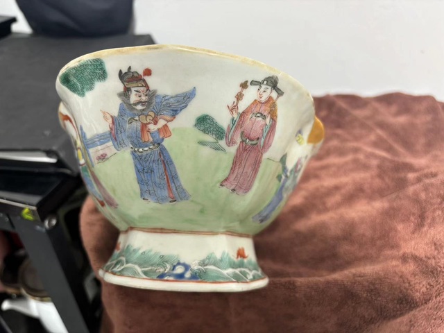 古玩陶瓷三星高照八仙圖粉彩海棠型貢碗真品鑒賞圖