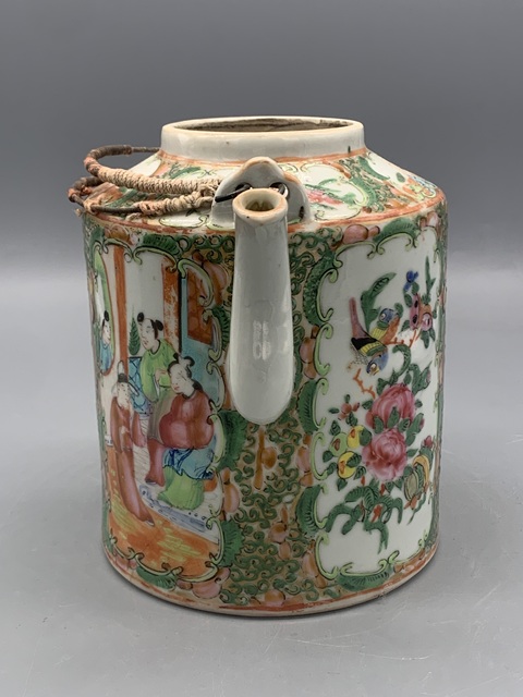古玩陶瓷人物花鳥蝶紋廣彩提梁壺真品鑒賞圖
