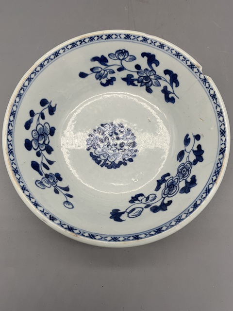 古玩陶瓷清乾隆青花山水花卉紋碗拍賣,當(dāng)前價(jià)格990元