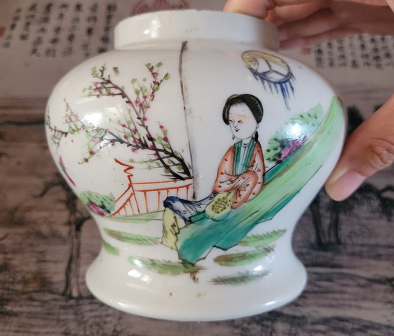 古玩陶瓷民國(guó)桃花仕女紋將軍罐拍賣(mài),當(dāng)前價(jià)格500元