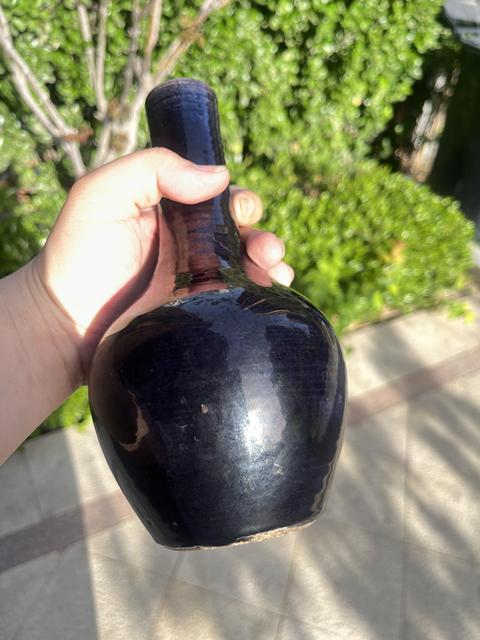 古玩陶瓷茄皮紫釉天球瓶真品鑒賞圖