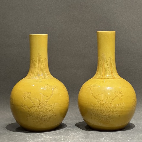 古玩陶瓷黃釉暗刻瓶真品鑒賞圖
