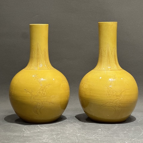 古玩陶瓷黃釉暗刻瓶真品鑒賞圖