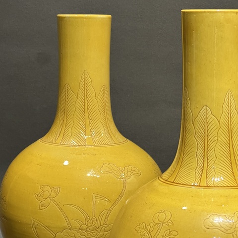 古玩陶瓷黃釉暗刻瓶真品鑒賞圖
