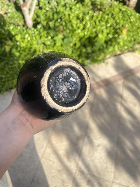 古玩陶瓷茄皮紫釉天球瓶真品鑒賞圖