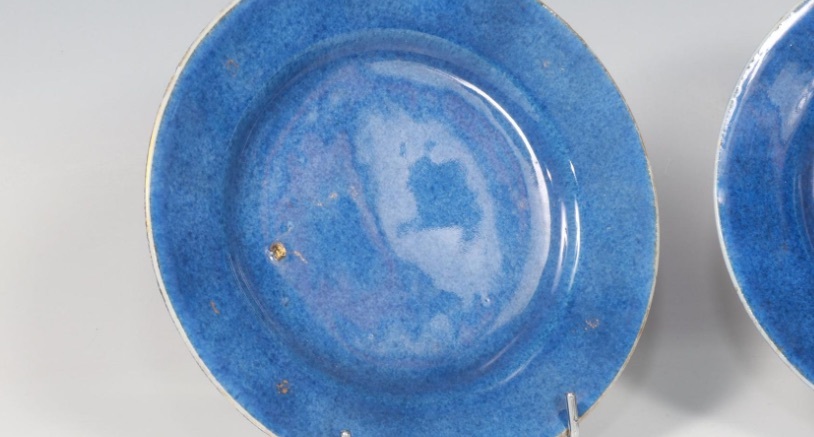 古玩陶瓷灑藍(lán)釉盤真品鑒賞圖