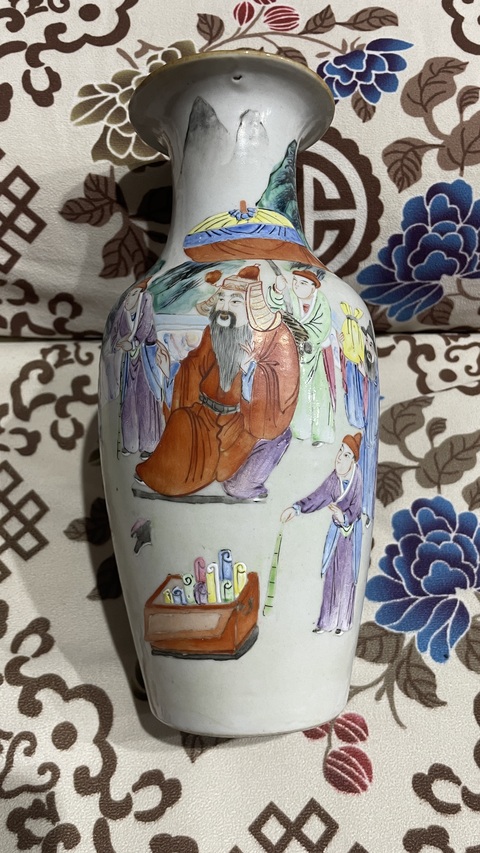 古玩陶瓷粉彩人物瓶真品鑒賞圖