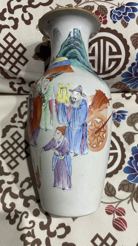 古玩陶瓷粉彩人物瓶真品鑒賞圖