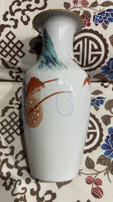 古玩陶瓷粉彩人物瓶真品鑒賞圖