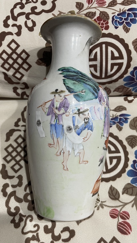 古玩陶瓷粉彩人物瓶真品鑒賞圖
