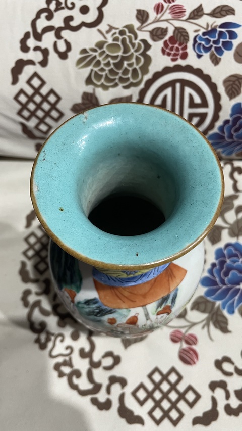 古玩陶瓷粉彩人物瓶真品鑒賞圖