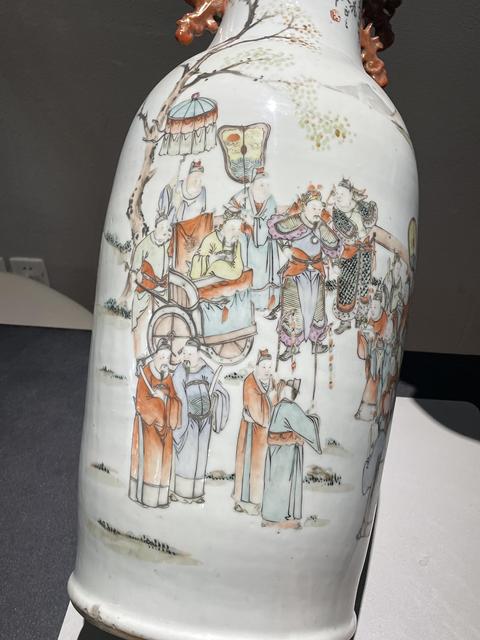 古玩陶瓷清代淺絳彩汪興黎大花瓶拍賣，當(dāng)前價(jià)格8888元