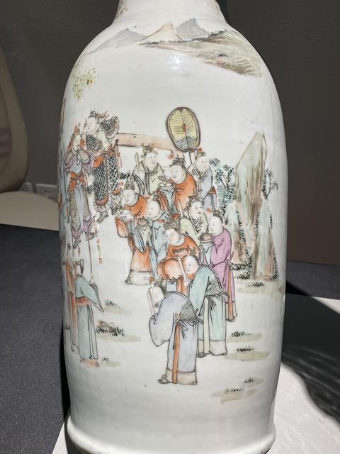 古玩陶瓷清代淺絳彩汪興黎大花瓶拍賣，當(dāng)前價(jià)格8888元