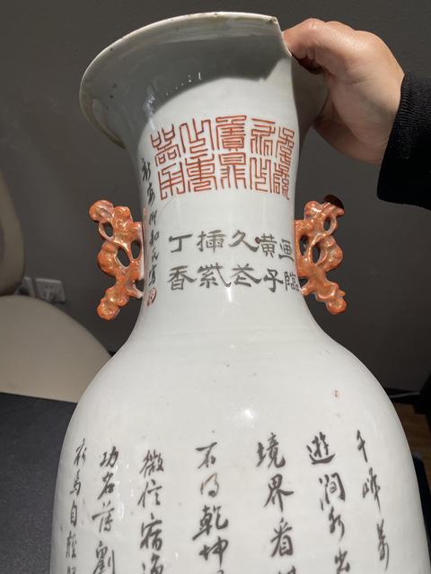 古玩陶瓷清代淺絳彩汪興黎大花瓶拍賣，當(dāng)前價(jià)格8888元