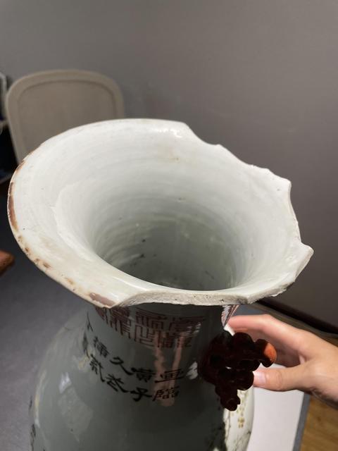 古玩陶瓷清代淺絳彩汪興黎大花瓶拍賣，當(dāng)前價(jià)格8888元