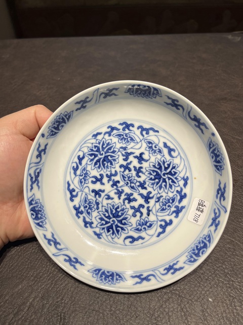 古玩陶瓷青花纏枝花卉紋盤真品鑒賞圖