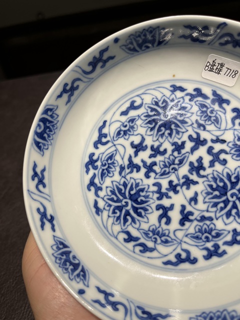 古玩陶瓷青花纏枝花卉紋盤真品鑒賞圖