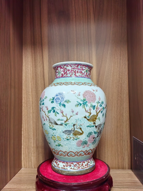 古玩陶瓷清末民初·粉彩花鳥紋尊 真品鑒賞圖