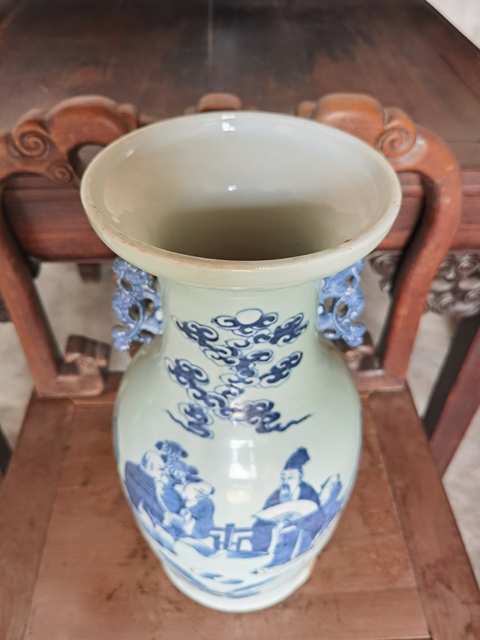 古玩陶瓷清中期豆青青花人物龍耳瓶拍賣,當前價格2888元