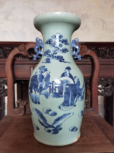 古玩陶瓷清中期豆青青花人物龍耳瓶拍賣,當前價格2888元