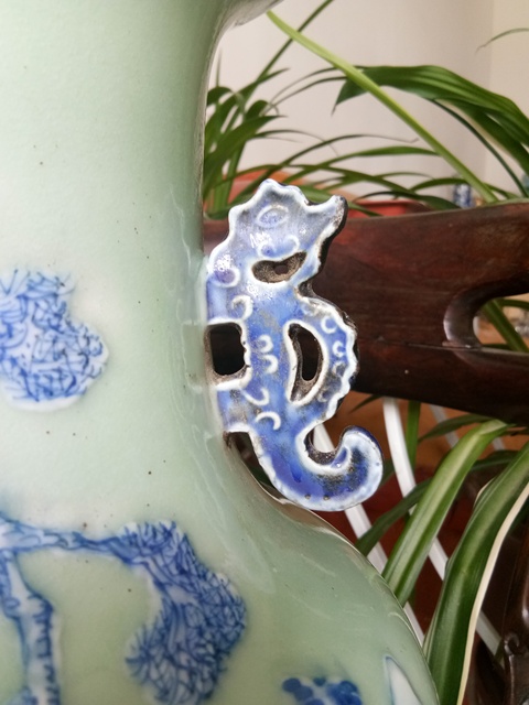 古玩陶瓷人物紋豆青釉青花瓶拍賣，當前價格11000元