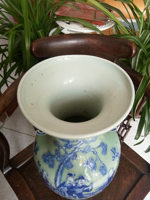 古玩陶瓷人物紋豆青釉青花瓶拍賣，當前價格11000元