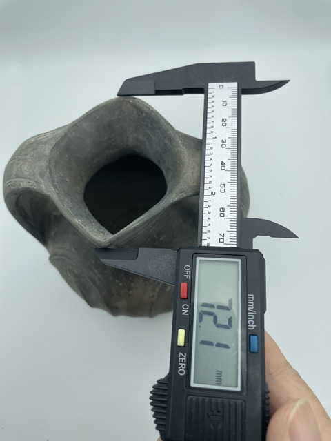古玩陶瓷漢代·黑陶羊頭壺真品鑒賞圖