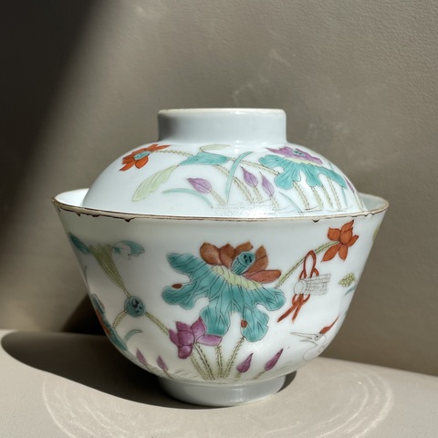 古玩陶瓷同治粉彩荷蓮圖蓋碗拍賣，當(dāng)前價(jià)格12000元