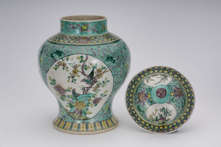 古玩陶瓷晚清·素三彩開窗花?紋將軍罐真品鑒賞圖