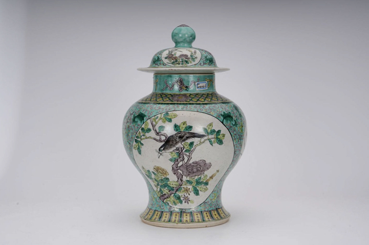 古玩陶瓷晚清·素三彩開窗花?紋將軍罐真品鑒賞圖