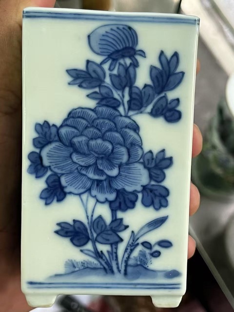 古玩陶瓷清中期四季花卉四方筆筒真品鑒賞圖