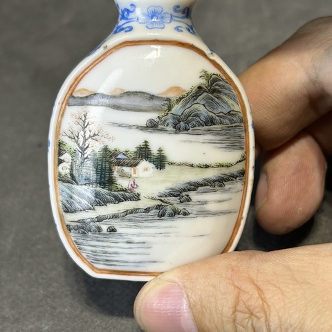 古玩陶瓷民國 青綠山水紋鼻煙壺真品鑒賞圖