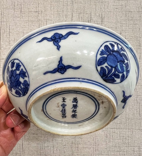 古玩陶瓷明晚期萬歷年制青花云間花卉紋盤拍賣,當(dāng)前價格55000元