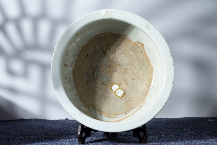古玩陶瓷清康熙·青花蓮池開窗高士圖三足爐拍賣,當前價格1576元